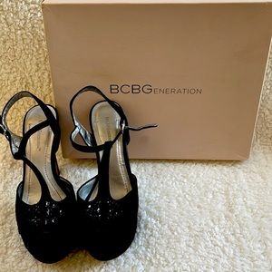 BCBGeneration Black Kidsuede Platform Pumps